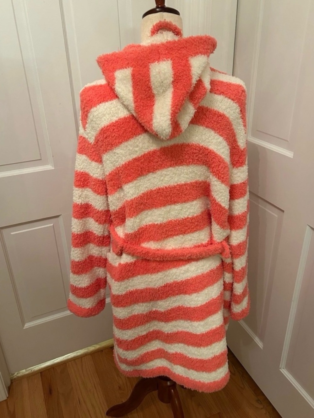 Barefoot Dreams Coral & White Striped Plush Hooded Robe - Picture 4 of 6